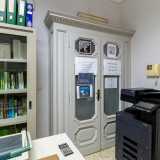 �Parte dell�edificio � stato restaurato � sottolinea la docente -. � stato rimosso l�originario pavimento in legno, anche se sono state conservate le porte grigie in legno...